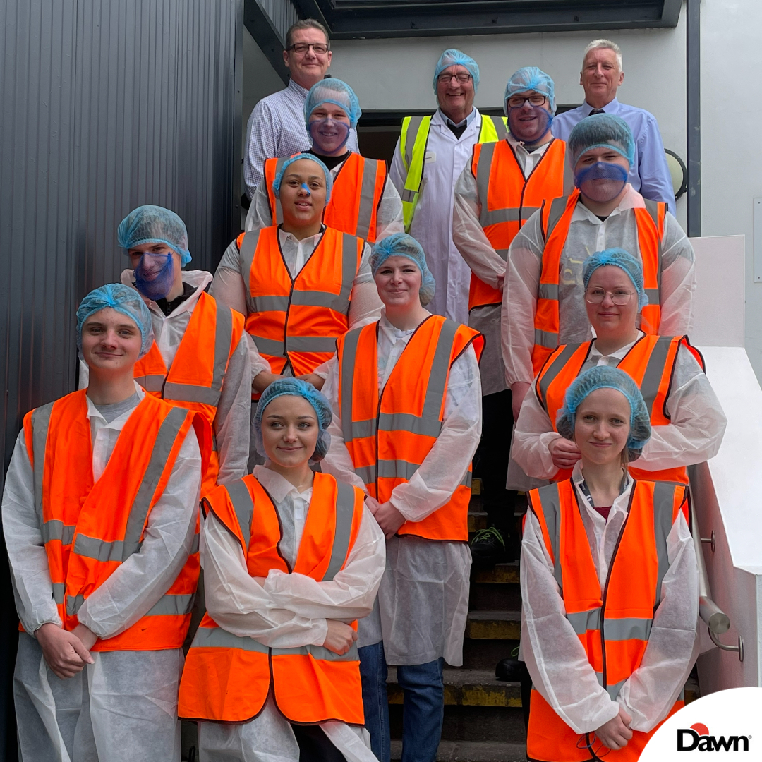 DawnFoodsUK's tweet photo. We were pleased to welcome #Bakerystudents from @wolvcoll to give them the opportunity to learn more about our business, careers, have a factory tour, and a chance to use Dawn products in a fun and practical hands-on session. 
It's fantastic to support our #bakersofthefuture! https://t.co/Pk3G6FIpHO