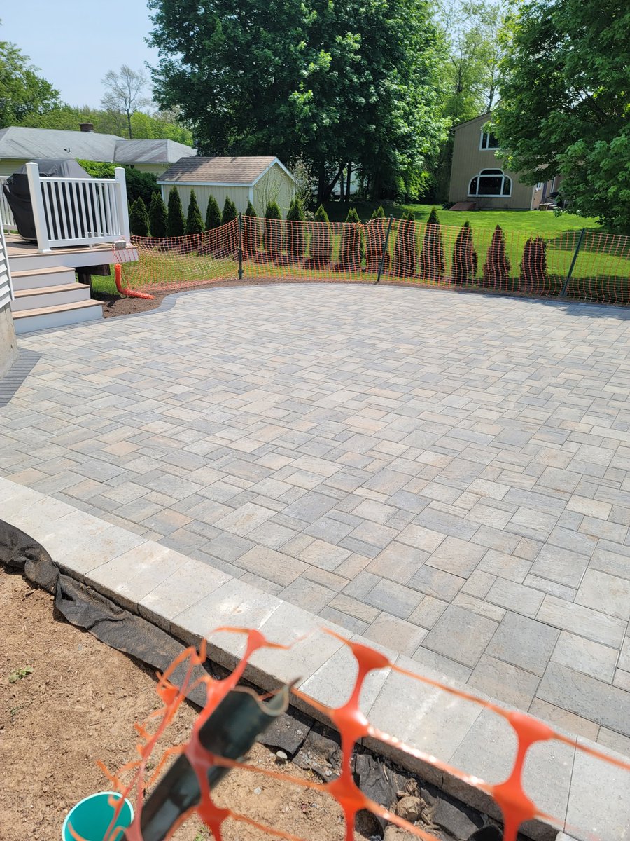 Rocklandscapect's tweet image. Beginning last year, we started constructing this project in stages and worked around the homeowner’s needs. Good things do come to those who wait!
#pooldecking #retainingwalls #patiolife #outdoorliving #rocklandscapect
rock-landscaping.com
860.829.7625