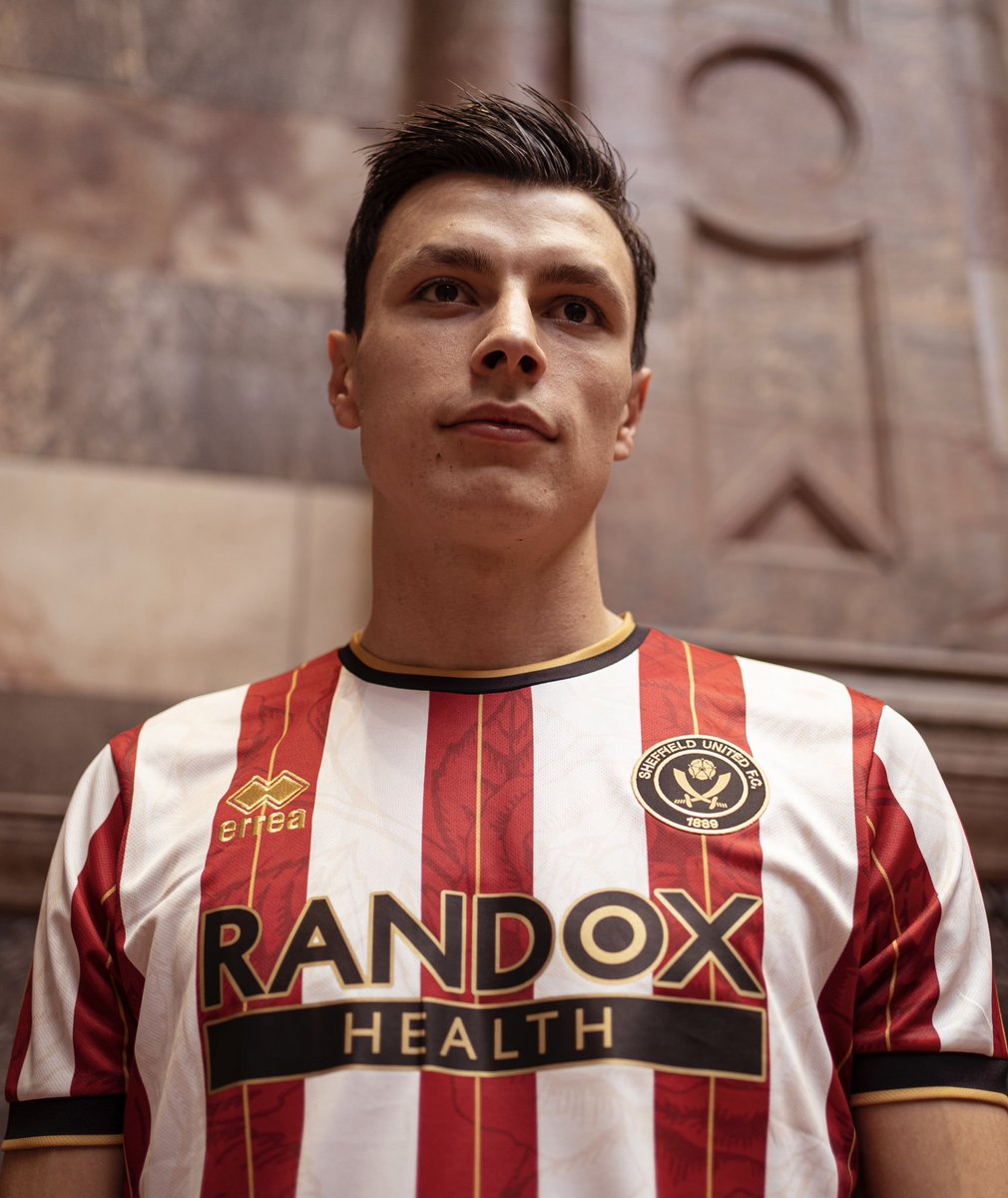 lnstantFoot's tweet photo. Le maillot inédit (en édition limitée) de Sheffield United pour célébrer sa montée en Premier League 😲❤️

Bravo à l'équipementier ERREA qui a pondu une masterclass ! 💫🤩 https://t.co/r1GsFQ2vy6