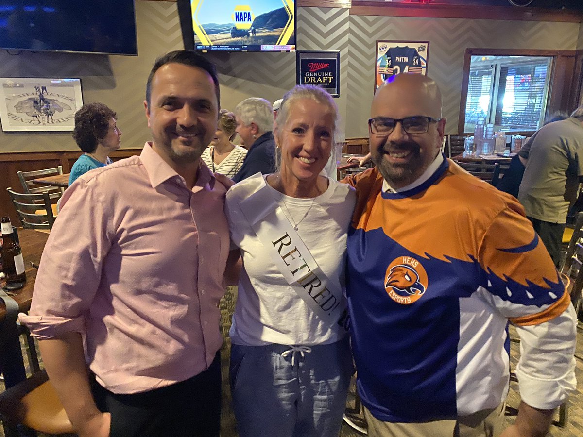 Celebrating together! @broesner_HEHS you have served our community well by building relationships and boosting confidence. 
Happy Retirement! ☀️
#FitForLife #UnifiedTrack #AdaptivePE #Leader #HoffmanHawks #D211