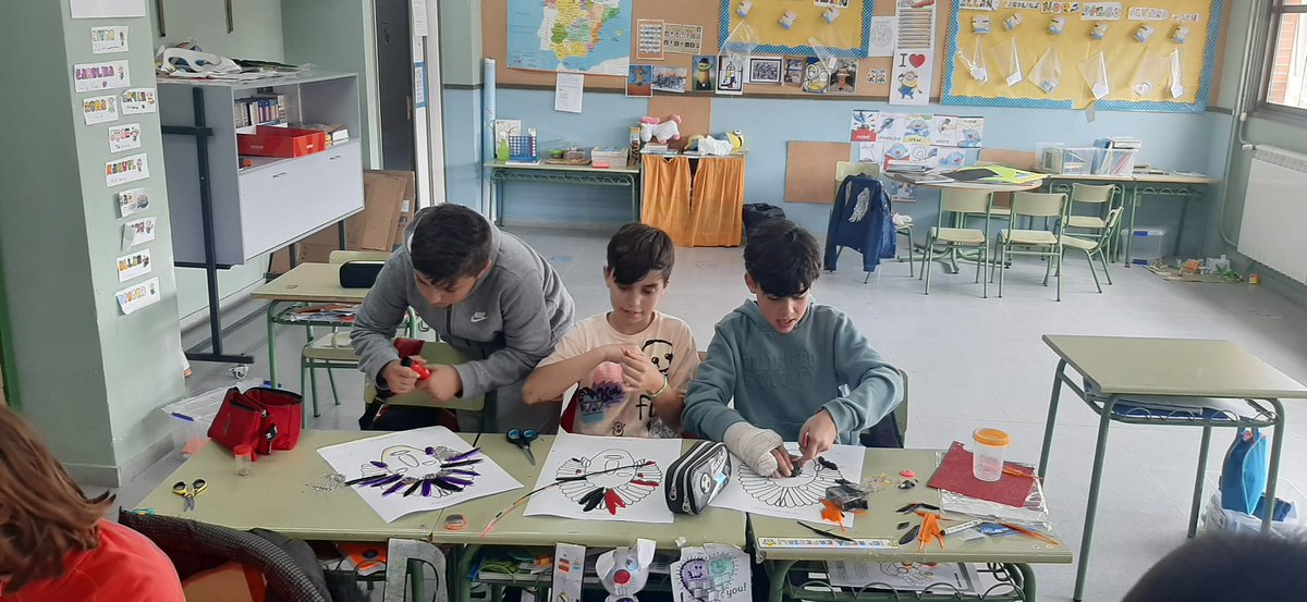Último día de la Semana Cultural. Hoy visitamos a Daniel Serna en su taller de alfarería y hemos hecho mascaras recicladas