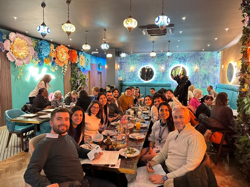 EnglishPathUK's tweet image. At #EPLondon, we had the perfect way to unwind after a busy week of English language studies with our End of Week dinner!

Join the #EnglishPath family and experience the best of London while improving your English skills!

Visit: bit.ly/42Hc25b

#EPCommunity
