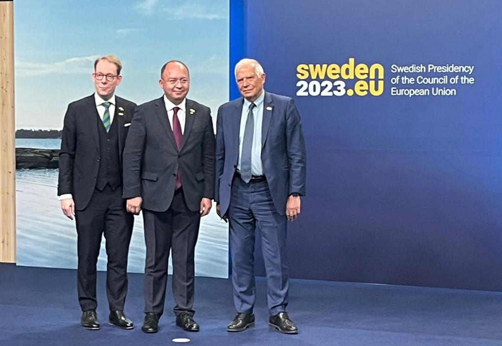 BogdanAurescu's tweet photo. #Gymnich #FAC #Stockholm: Welcomed EU🇪🇺 progress to support 🇺🇦 through ne financing under #EPF. Need for a rapid adoption of 11th #SanctionsPackage against RU. Stressed need to continue outreach efforts twrds #GlobalSouth & further isolating RU at international level #EU2023SE https://t.co/BEia12IPDP