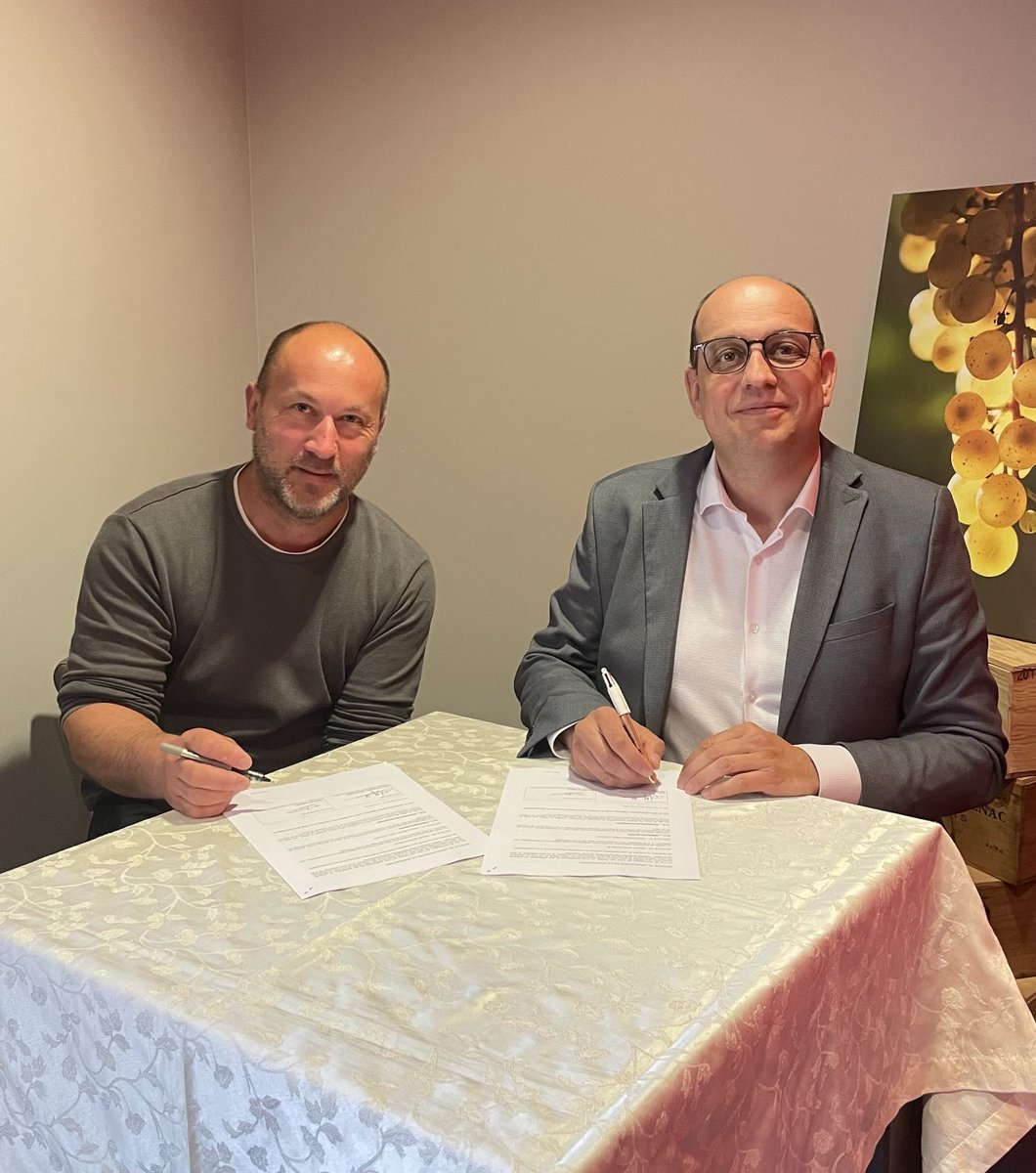 JC Arguillere (@jcarguillere) on Twitter photo Aujourdâhui Ă âŠ<a href="/Cahors_Agglo/">Cahors Agglo</a>â© se renouvelle la convention de partenariat pour la saison 2023-24 entre âŠ<a href="/OrangeOccitanie/">Orange Occitanie</a>â© et #DockDeCahors cc âŠ<a href="/jmvayssouze/">Jean-Marc Vayssouze-Faure</a>â© âŠâŠ<a href="/NicoTissot_DRCL/">đ§ Tissot Nicolas</a>â© Aujourdâhui Ă âŠ<a href="/Cahors_Agglo/">Cahors Agglo</a>â© se renouvelle la convention de partenariat pour la saison 2023-24 entre âŠ<a href="/OrangeOccitanie/">Orange Occitanie</a>â© et #DockDeCahors cc âŠ<a href="/jmvayssouze/">Jean-Marc Vayssouze-Faure</a>â© âŠâŠ<a href="/NicoTissot_DRCL/">đ§ Tissot Nicolas</a>â©