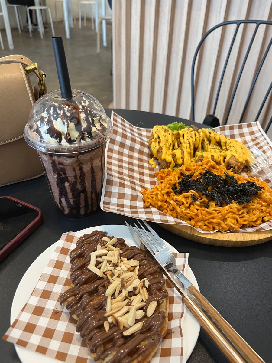 cool_stailo's tweet photo. Baeshake Cafe @foodhuntingco @ngopiss #cafehunting https://t.co/ENcWjuazCm