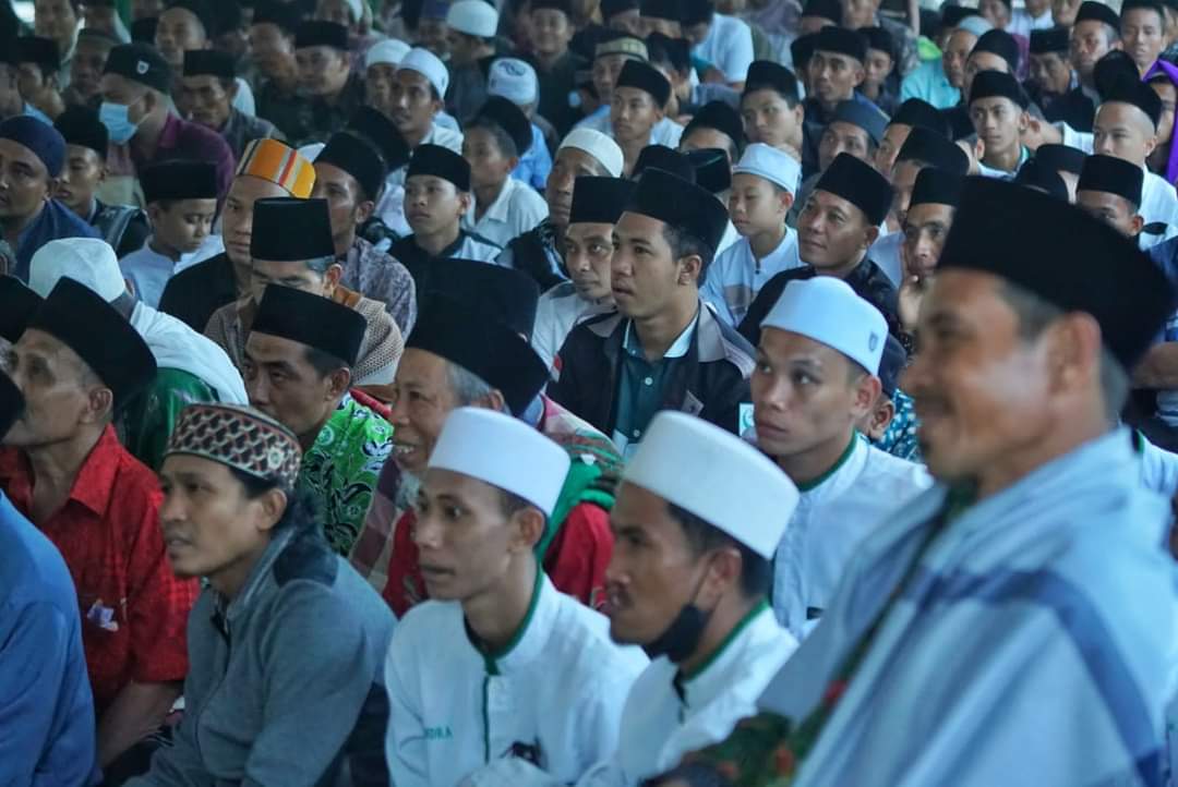 Generasinwdi's tweet photo. #TabliqhAkbar dan Halalbihalal di Pondok Pesantren Darul Mujahidin As-Syafi'i, Desa Semoyang, Praya Timur, Lombok Tengah. kamis kemarin.💚
Kompak, Utuh,  Bersatu. https://t.co/mk6L5gsrVY