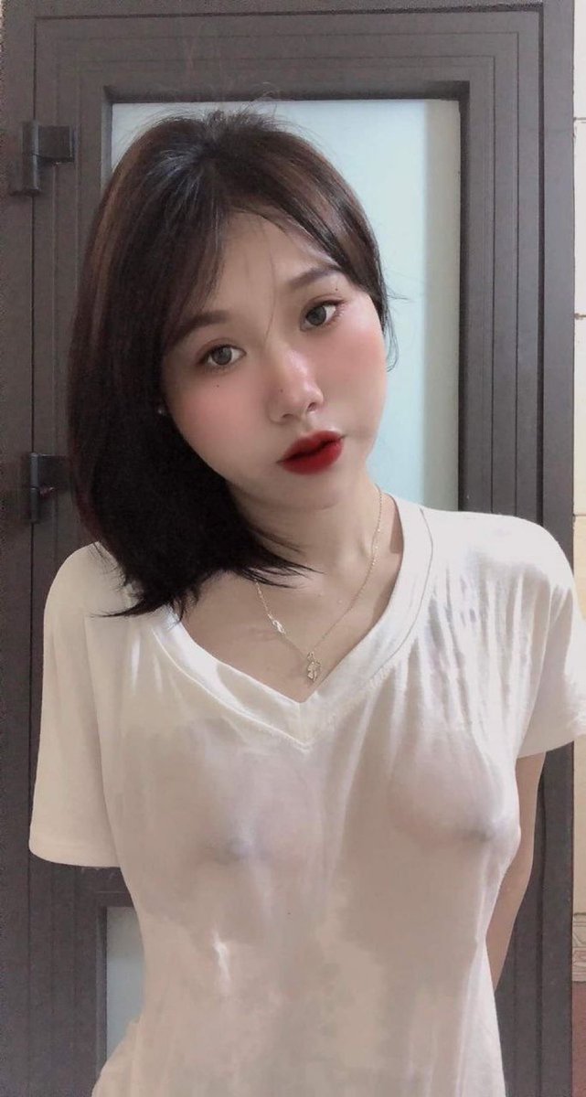 BichHang2k2's tweet photo. kết b vơi e e cho sờ với chịch ạ https://t.co/lOrHTktFAC
