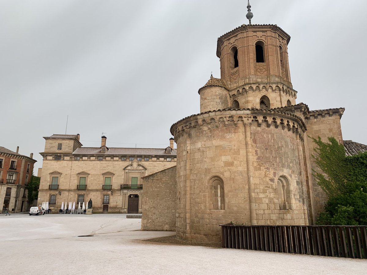 Daviddcoba's tweet photo. La Plaza Mayor de Almazán (Soria) tras el algarazo de granizo. https://t.co/x4ww6XgOPV