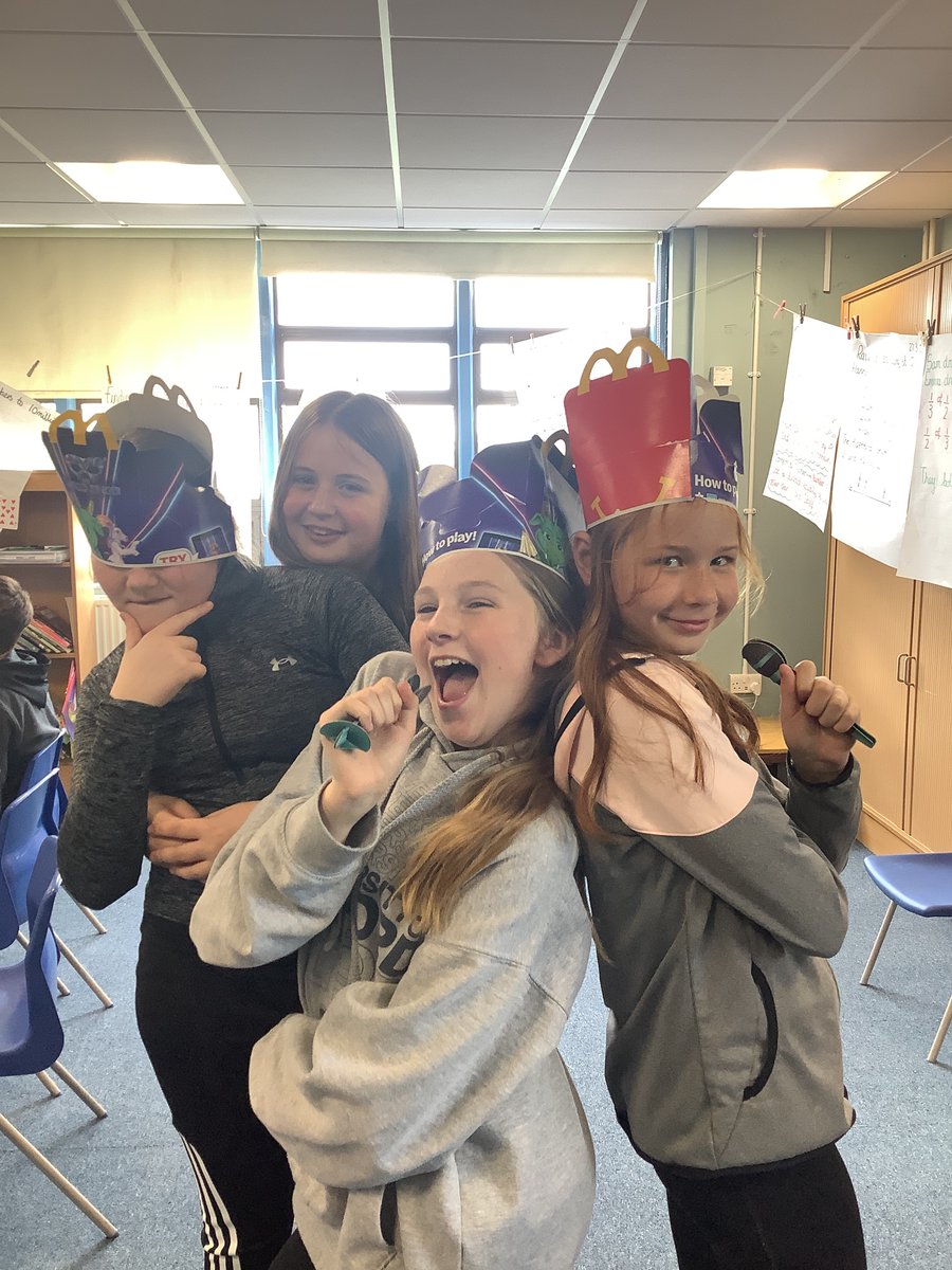 WFPOak22's tweet photo. The Year 6 children enjoyed a special lunch today. 🤩 @WestfieldPrimar https://t.co/BHR0eSUnSv