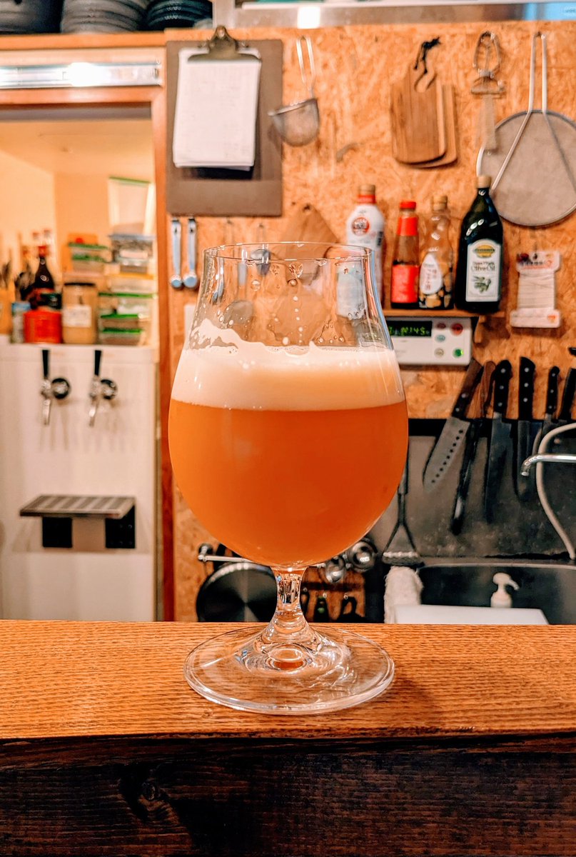 mada_taira's tweet photo. DARDARA
Fruited Gose 6.5%
今週もおつかれさまでした。柚子✕アプリコット✕クレメンタイン。ジューシー柑橘感、ほどよい酸っぱさ、後味の良さ。飲み口軽やかなので、これからの季節にピッタリですね。おいしい。
#LASUPER
#WestCoastBrewing
#クラフトビール https://t.co/zsu1UJj6Ms