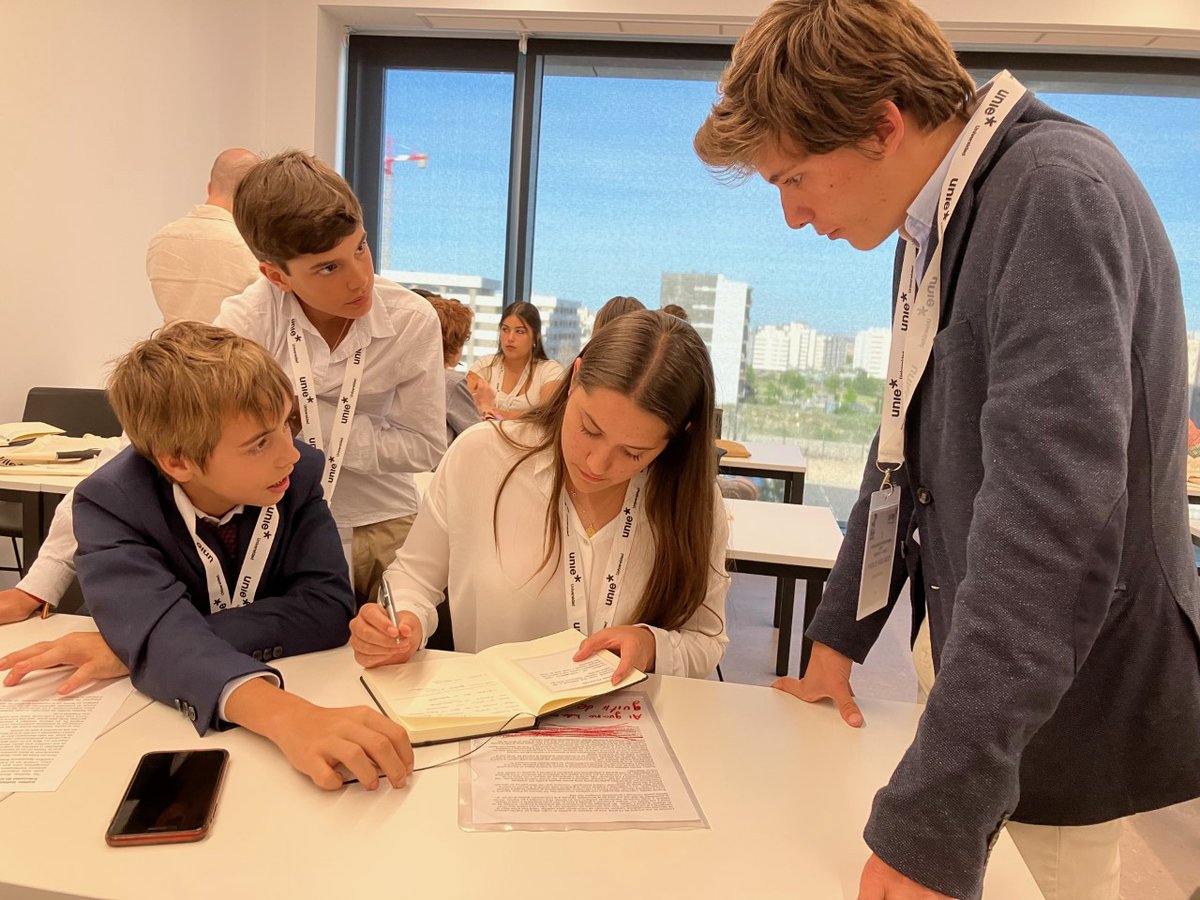 CNSRecuerdo's tweet photo. Los alumnos de 3º ESO han obtenido el primer lugar en el I Concurso de Oratoria para alumnos de la ESO, organizado por #APRORA en colaboración con @UNIEuniversidad. Felicitamos a los ganadores por su excelente desempeño y agradecemos a los organizadores . #Oratoria #ClubDeDebate https://t.co/1AmlwNIHcY