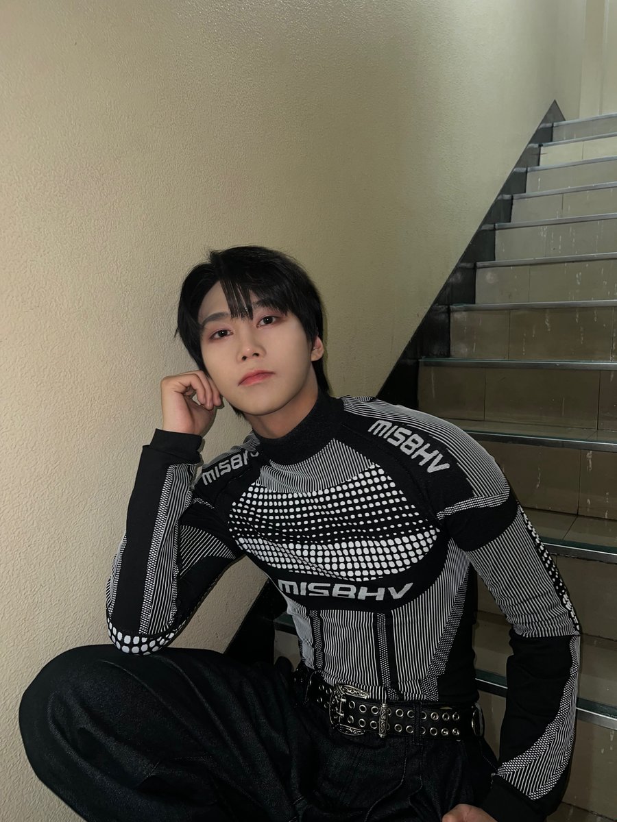 BAE173_member's tweet photo. [#준서]

🐭👕

#BAE173 #비에이이173
#JUNSEO https://t.co/Xt9RdVDLUM
