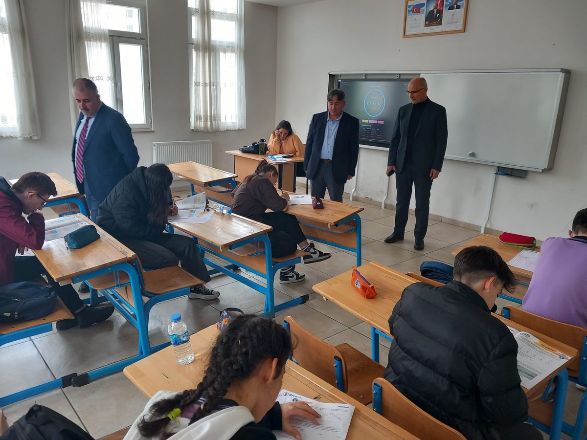MilliBorcka's tweet photo. LGS Deneme Sınavında Öğrencilerimizin Heyecanına Ortak Olduk.
İlçemizde, Türkiye ve İl kapsamında bir çok okulun katıldığı 8. sınıf deneme sınavı yapıldı. @FahriAcar08 @MemArtvin @BBakir53 https://t.co/tkaJdCNxuQ