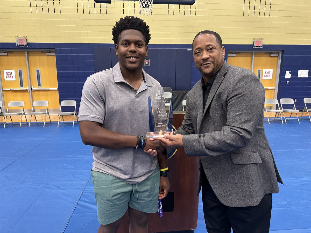 bigcountry4495's tweet photo. Congrats big guy. Keep pushing forward. Athlete of the year is well deserving. @IrvLeonard44 #whyNotUs! https://t.co/XLdLCP10kR