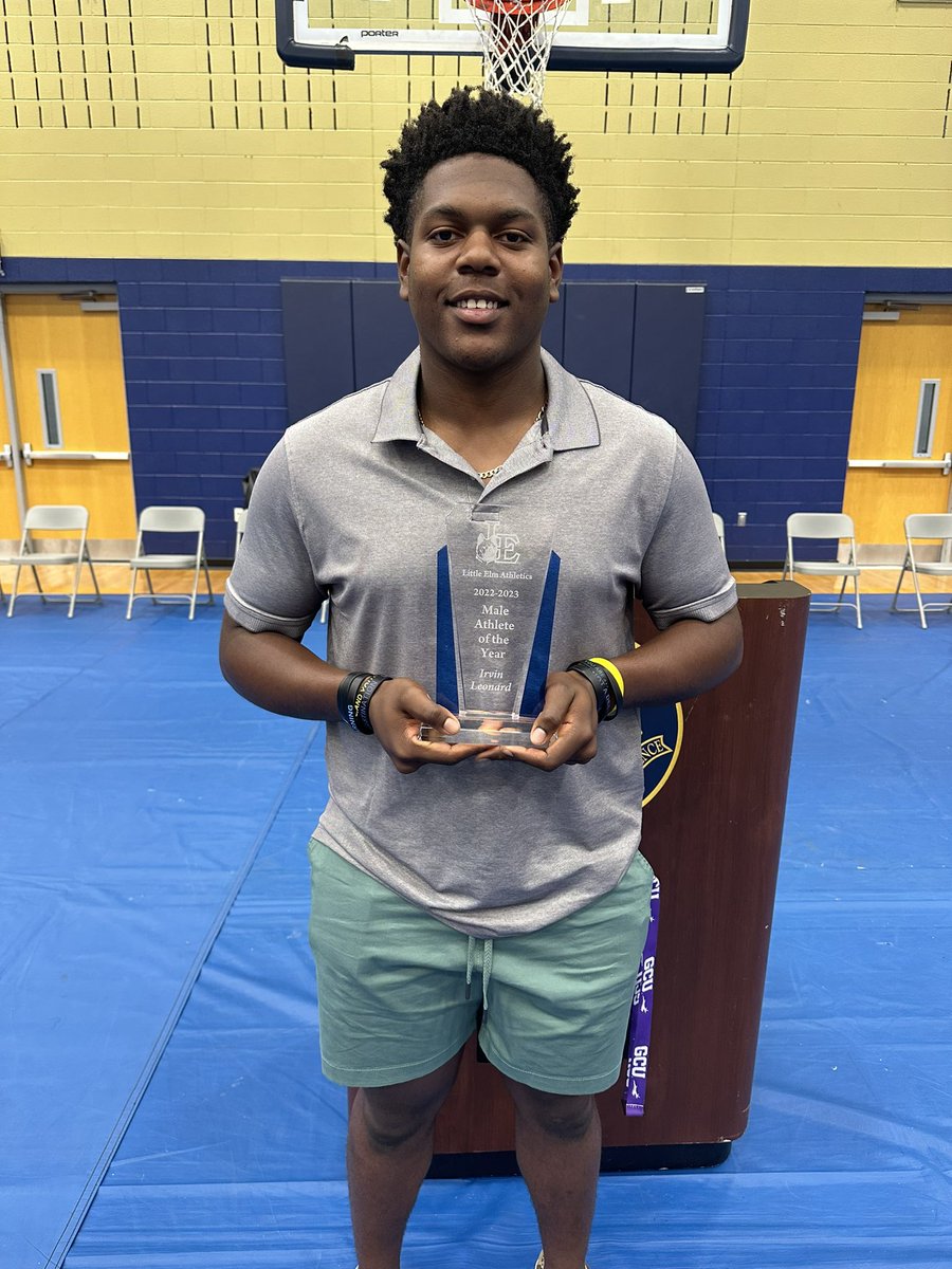 bigcountry4495's tweet photo. Congrats big guy. Keep pushing forward. Athlete of the year is well deserving. @IrvLeonard44 #whyNotUs! https://t.co/XLdLCP10kR