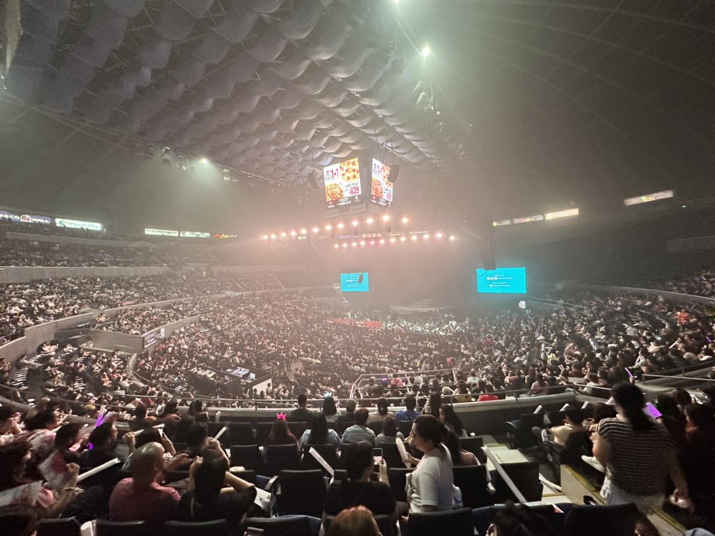 proudofSARAHG's tweet photo. Jam packed Araneta!

20YEARS WITH SARAH G
POPSTAR ROYALTY CONCERT https://t.co/SgKBR7U3j5