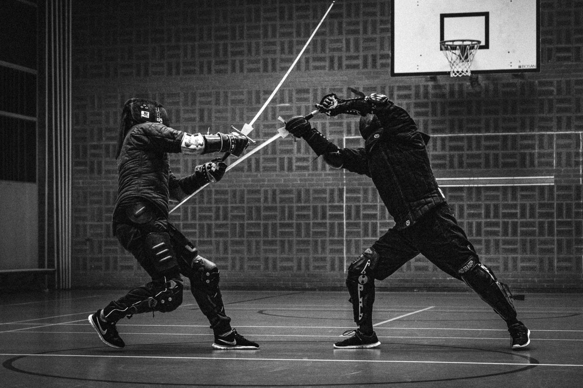 MauriceBooij's tweet image. It ain't what you do, it's the way that you do it....

Full post on my new FB page! 
facebook.com/MauriceBooijHi… 

⚔️⚔️⚔️
#HistoricalEuropeanMartialArts #HEMA #Zwaardvechten #Longsword #medieval