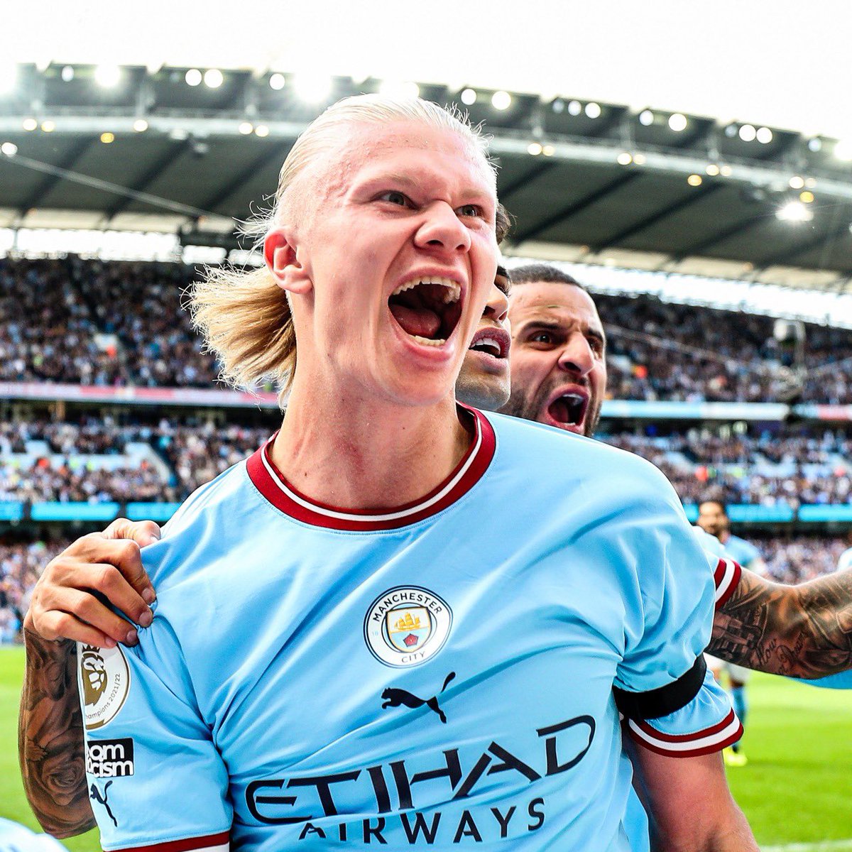 Erling Haaland, İngiliz Futbol Yazarları Derneği tarafından yüzde 72 oy rekoruyla Yılın Futbolcusu seçildi.