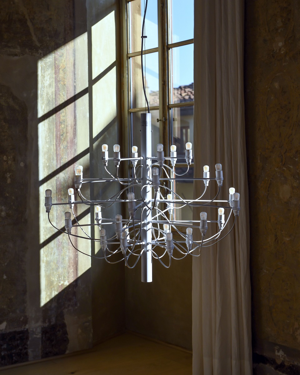 DVLighting's tweet photo. An iconic design now available in a refreshing matt white finish, @FlosWorldwide 2097 chandelier by Gino Sarfatti. Unveiled at Milan's Salone Del Mobile event in April, this stunning new addition made quite an impact! https://t.co/HR1hoOInFg
#interiordesign #homedecor #lighting https://t.co/QWFIKnofk5
