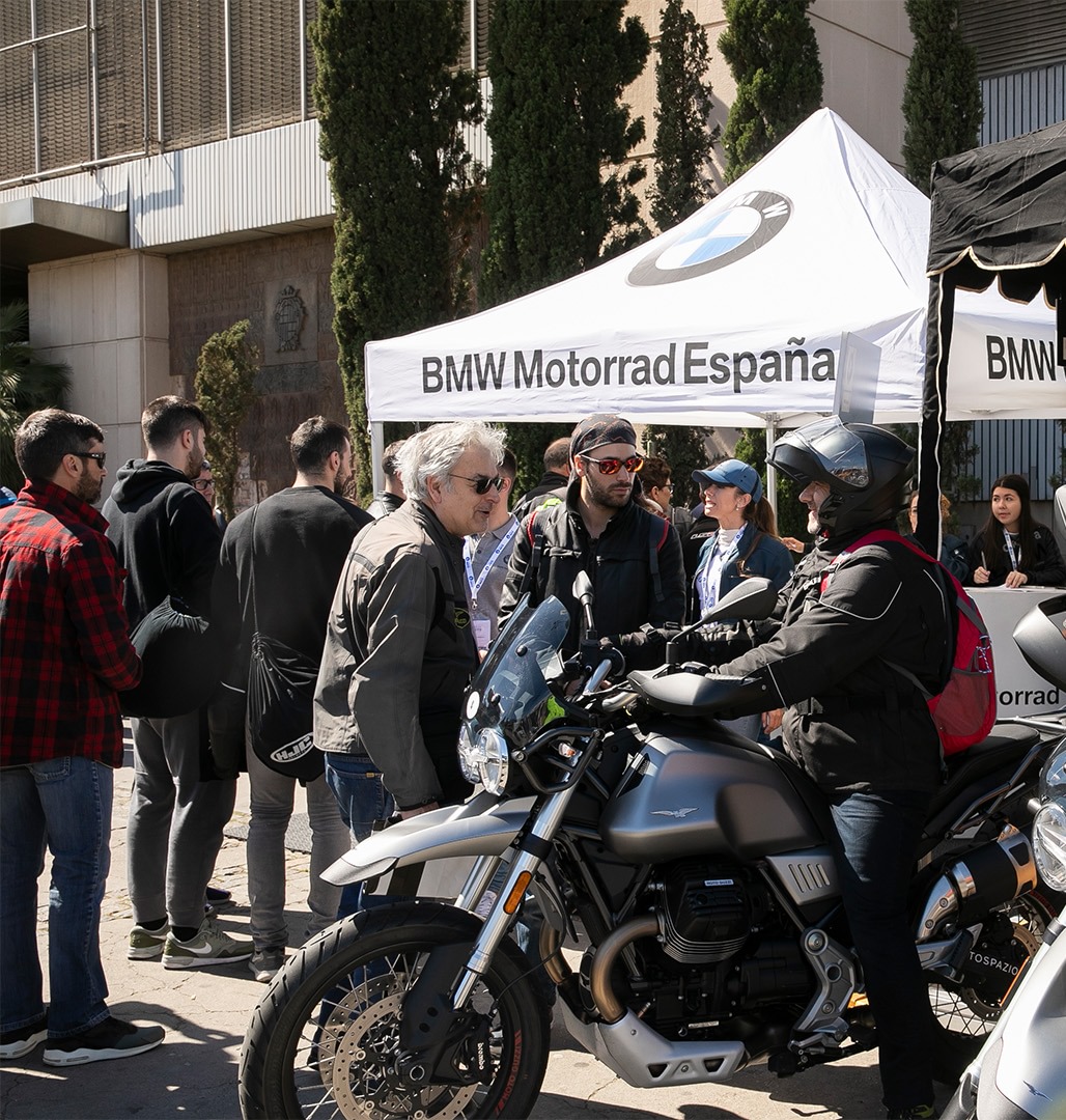 ANESDOR's tweet photo. 📣 ¡Si estás en Barcelona este fin de semana tienes que ir a #MotohBarcelona 🏍!
Y llévate el casco para probar lo más nuevo del sector.
Recuerda, Motoh Barcelona, en #FiraBarcelona hasta el domingo 14. Conoce más: https://t.co/3XabOUxlwY
#salondelamoto #bcn #moteros #motoh https://t.co/WXeQG8ZBr4