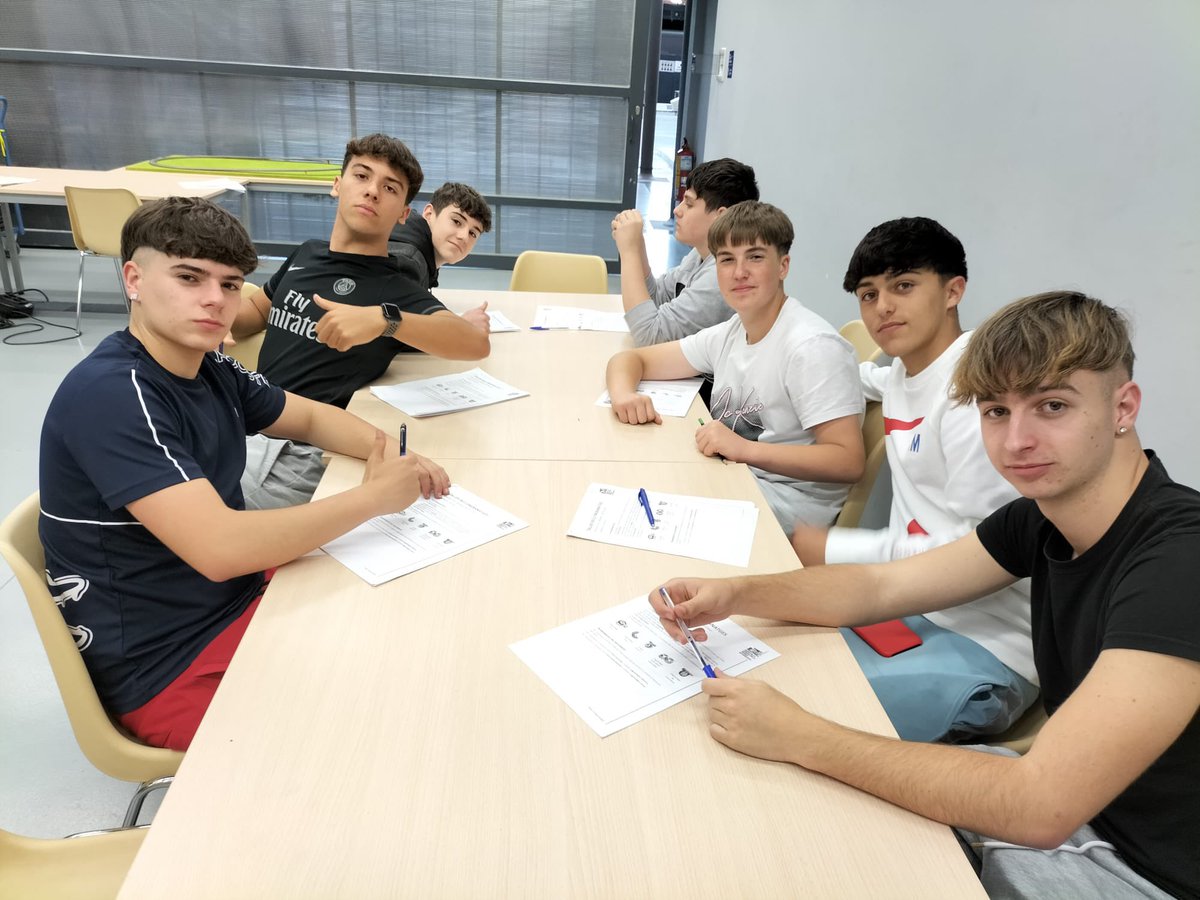 escolamdcprat's tweet photo. 3r d’ESO al Museu de la Ciència i Tècnica de Terrassa. #escolamdc #mdcteam #Escolamdc #escolamdcprat #mdcprat https://t.co/BDUjzs5XNo