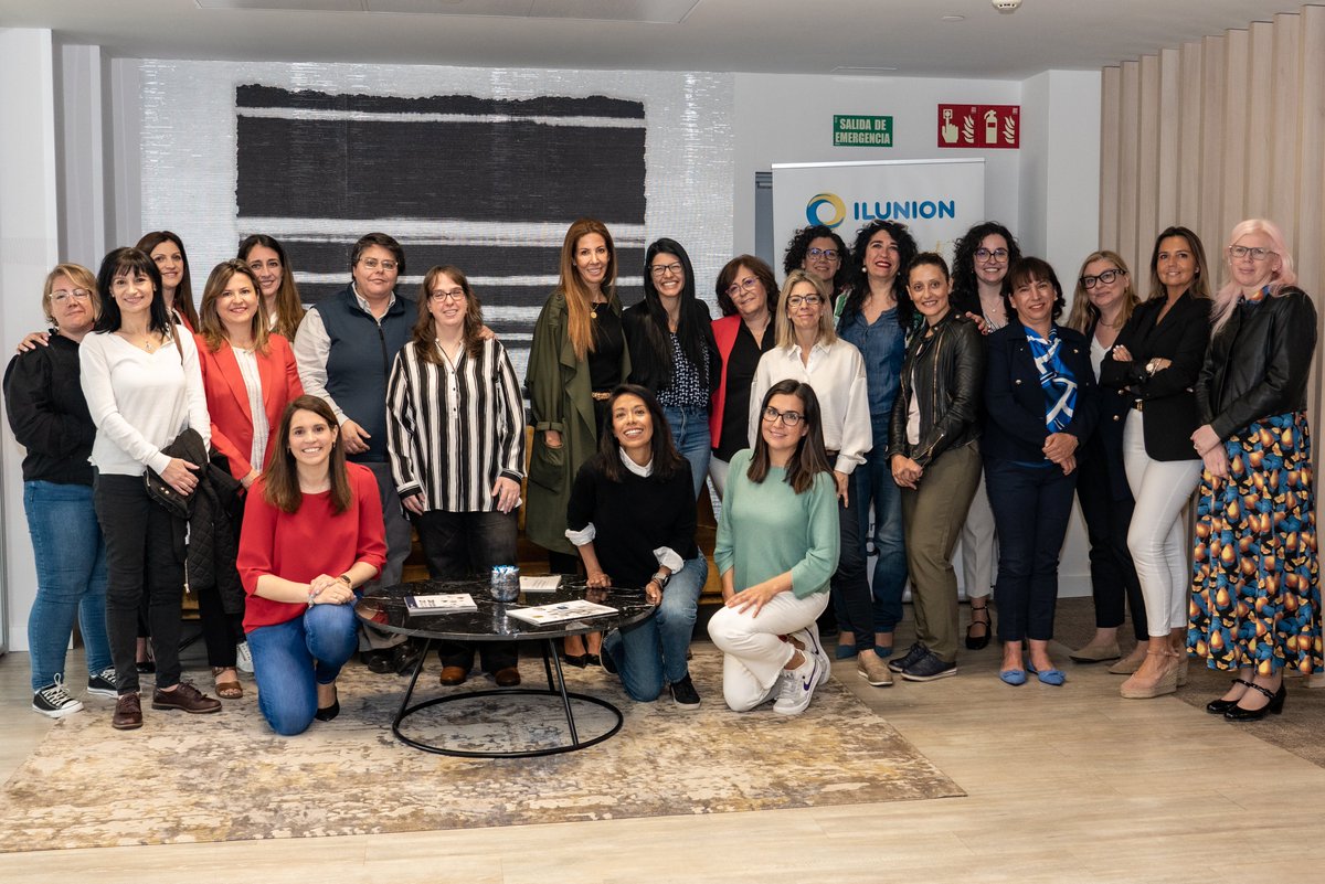 ILUNION's tweet image. 👨🏼‍🏫 Se ha llevado a cabo el taller "I am Remarkable” liderado por @GoogleCloud_ES en #TorreILUNION dentro de las actividades enmarcadas en el #MesEuropeoDeLaDiversidad.

En este taller de encuentro y aprendizaje participaron 19 trabajadoras de las diferentes empresas de @ILUNION.