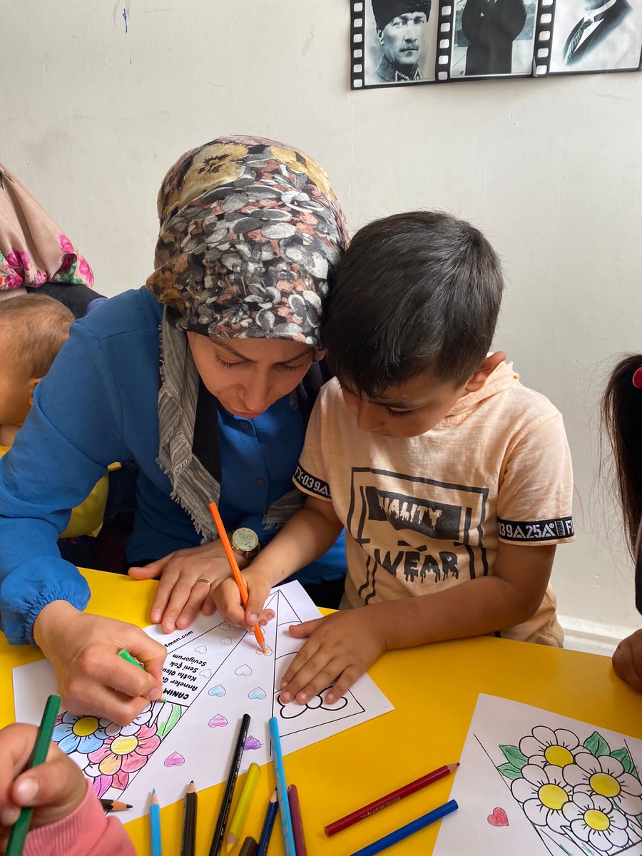 divanokulu's tweet photo. Bizi karşılıksız sevgileriyle yetiştirip merhamet ve şefkatleriyle kalplerimizi ısıtan fedakar annelerimizin anneler günün kutlu olsun 👩‍👧‍👦🌸 Çocuklarımızın eğitiminde en özel rol sizlerin 🌷

@siverekmem63 @NKapanoglu @tcmeb #AnnelerGünü https://t.co/h683v5dII2