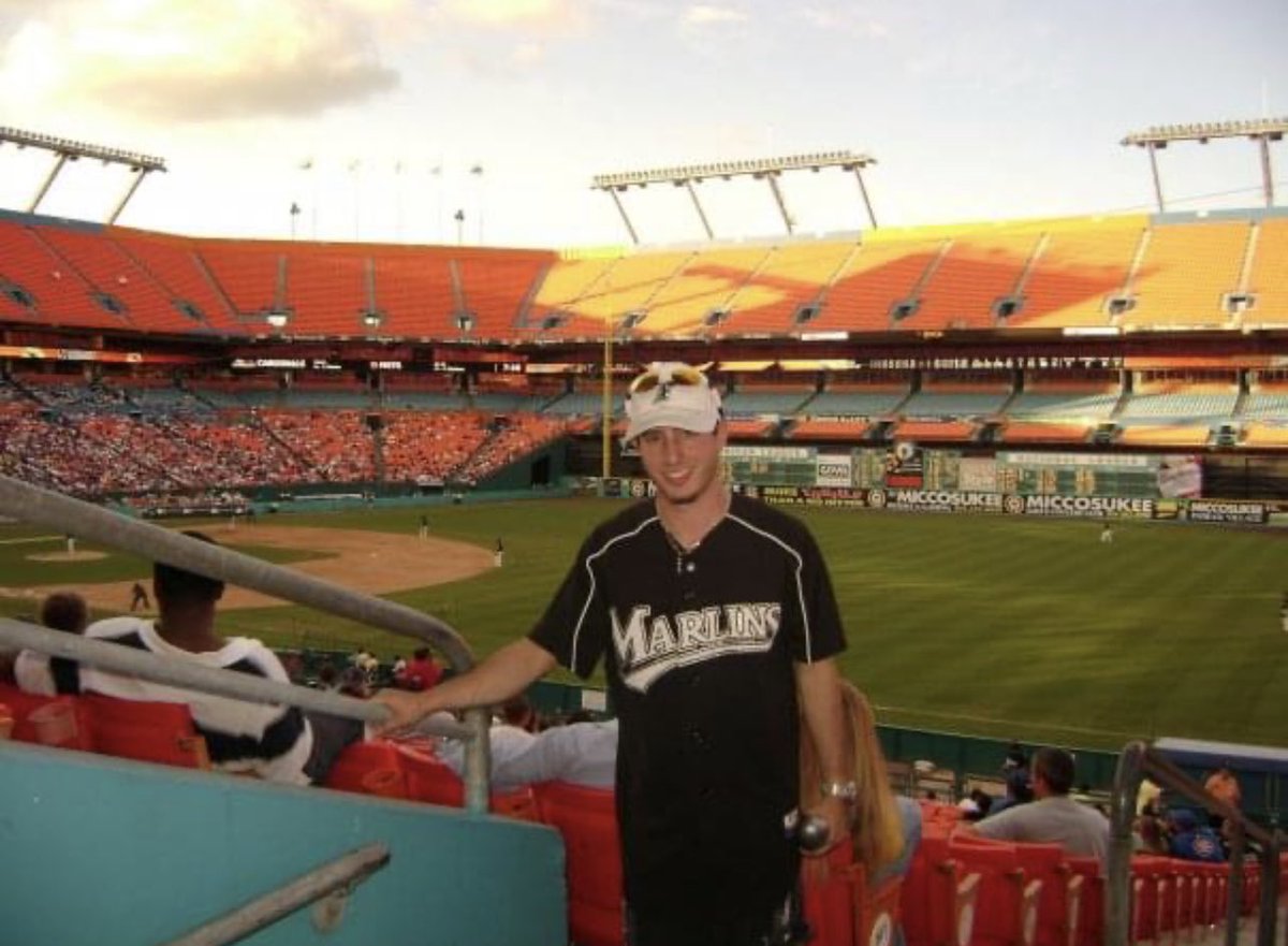 LoudMiamiFan's tweet photo. IN HONOR OF #THROWBACKFRIDAYS #TEALFRIDAYS #FLORIDAMARLINS HERE ARE A few OLD pictures of YOUNG 22 year old CHASER aka @LoudMarlinsFan from the days of Sun and tailgating! 

#MAKEITMIAMI 
#LETSGETLOUDER https://t.co/07gIU50gas