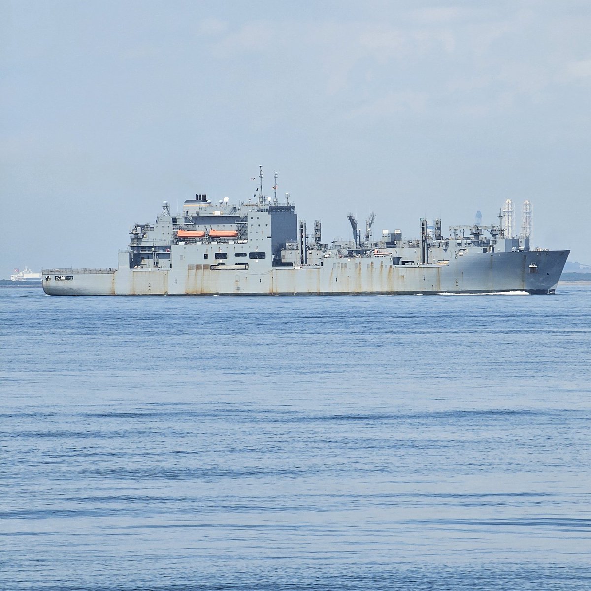 WarshipCam's tweet photo. USNS Carl Brashear (T-AKE-7) Lewis and Clark-class dry cargo ship leaving Yokosuka, Japan - May 12, 2023 #usnscarlbrashear #take7 

SRC: TW-@MICHIYAM https://t.co/6PReTqQm6d
