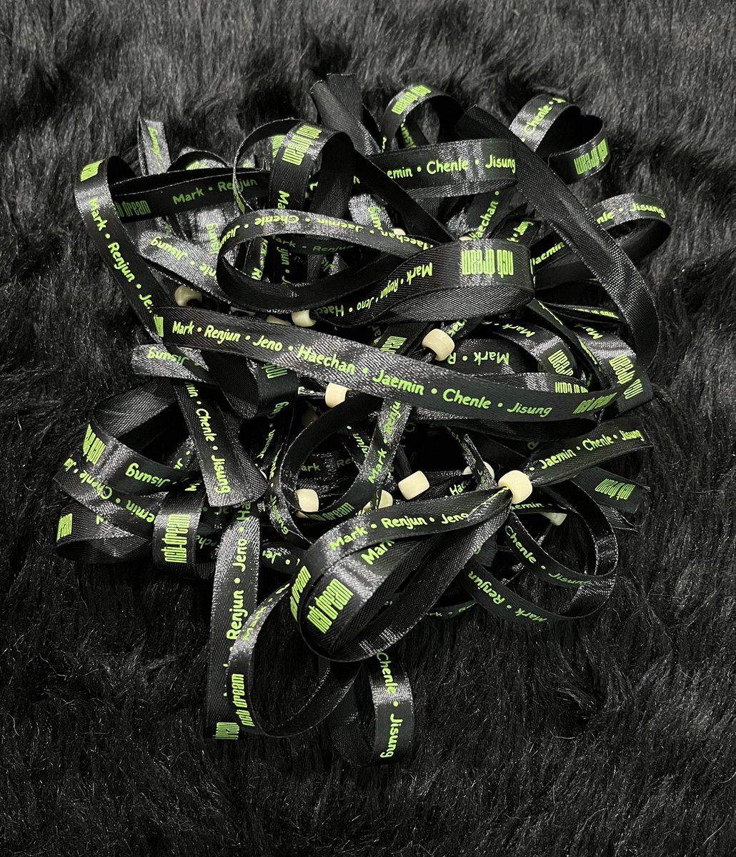 sunflowerpeachi's tweet photo. ‼️NCT GA‼️

💚22 winners💚

20 winners of 1 button pin + wrist bands
2 winners of sticker set + wrist bands

Deadline: May 14, 2022
PH only

[RULES]

🌹Follow @sunflowerpeachi 
🌹LIKE + RT
GOOD LUCK 💚 https://t.co/t4k8FR78tK