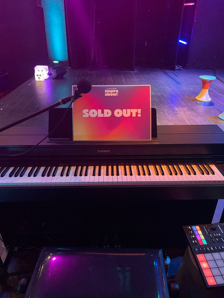 Esta es la foto finish de la semana pasada, ¿repetimos?

🎹 Impro Show Music... 12 points! 😝

🎟 bit.ly/improshowbcn

#planetaimpro #impromusical #teatromusical #impromusicshow #Barcelona #teatro