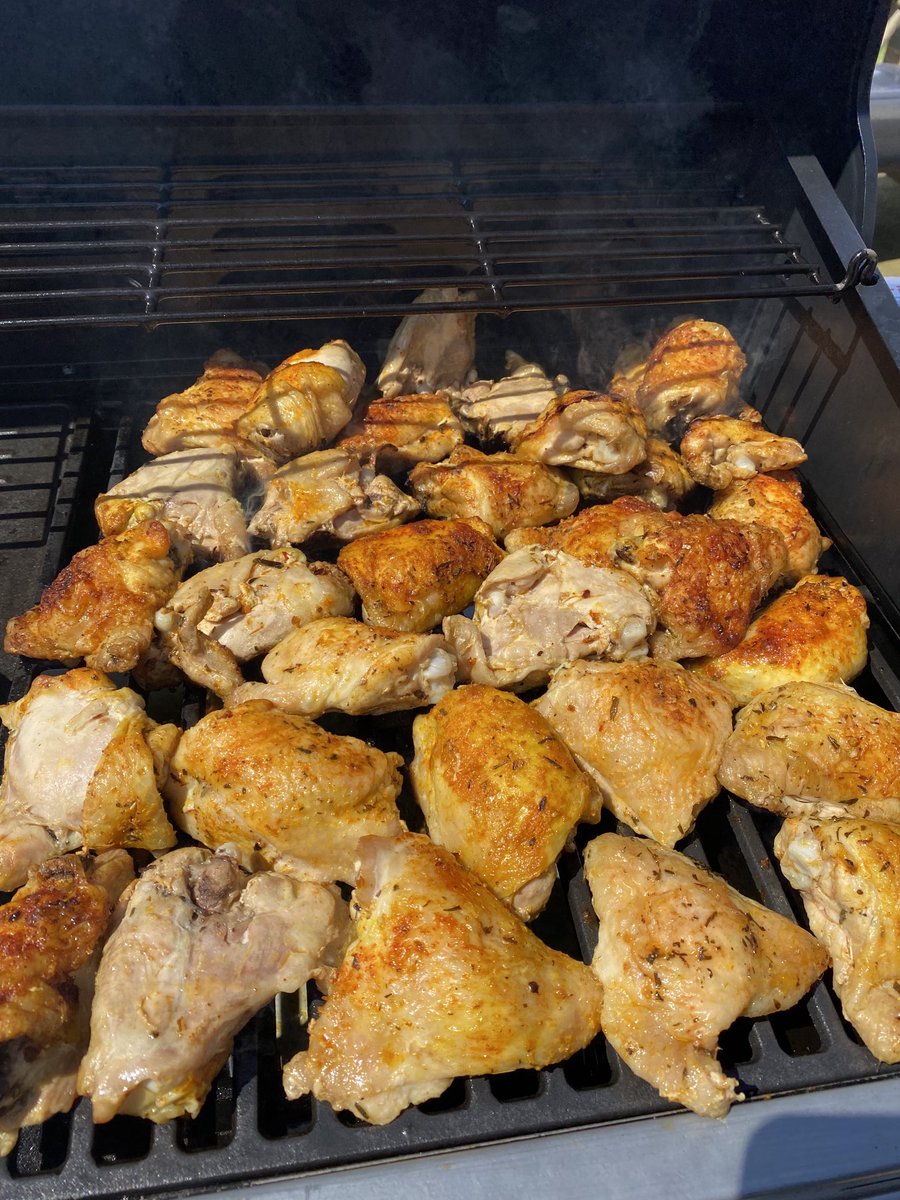 PlymColKitchen's tweet photo. Leavers BBQ #chicken burgers sausage  ⁦@PlymouthCollege⁩ https://t.co/1iN3legaQ0