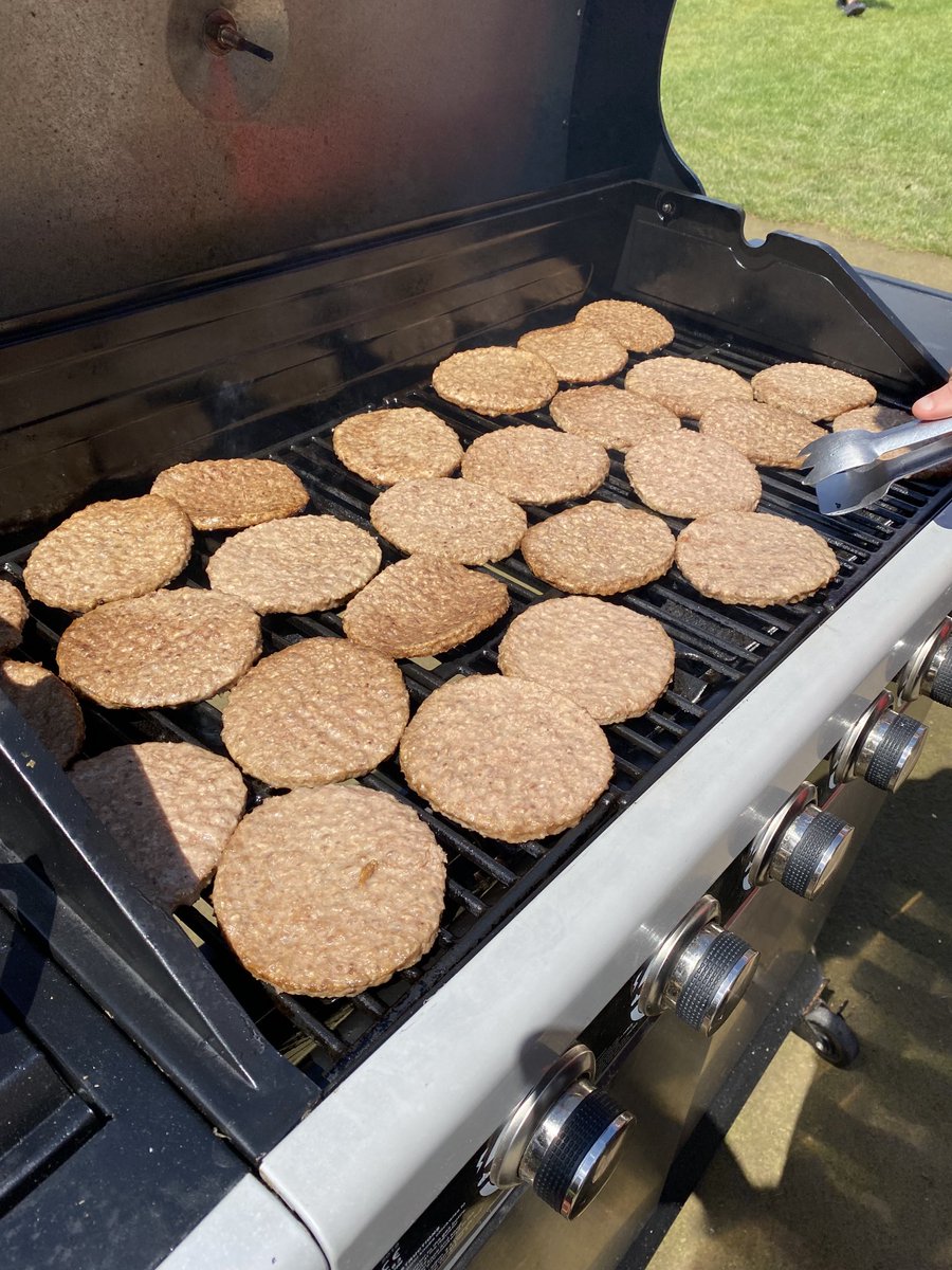 PlymColKitchen's tweet photo. Leavers BBQ #chicken burgers sausage  ⁦@PlymouthCollege⁩ https://t.co/1iN3legaQ0