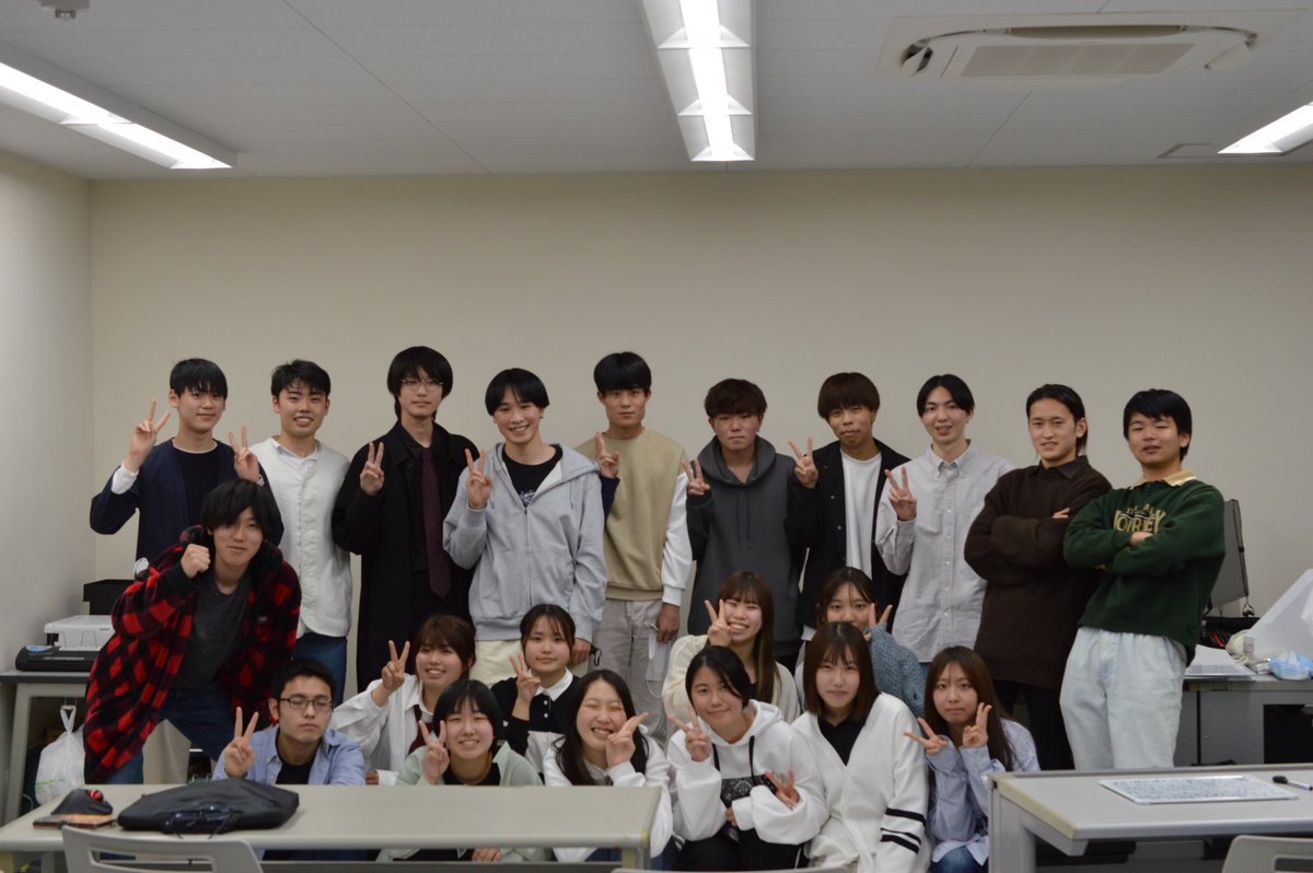 fes_corocoro's tweet photo. ついに、、！
第２回心心祭実行委員始動！！🎉

5/9(火)に第１回長会議が開催されました〜‼︎
実行委員メンバーの初顔合わせ☺️😊

「1000人が集まる大学祭を開催してください」というお題のもと、グループワークをしました♪

大学祭へ、熱意溢れたメンバー。
これから頑張っていきましょう💪❤️‍🔥 https://t.co/XQ2f7Mjtp7