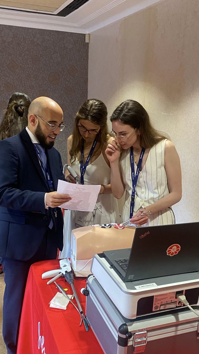 DoctorFigueroa's tweet photo. Taller de simulación en segmentectomías VATS… Acompañando a las nuevas generaciones en este nuevo reto quirúrgico #SECT2023 https://t.co/OjU0WyXZNc