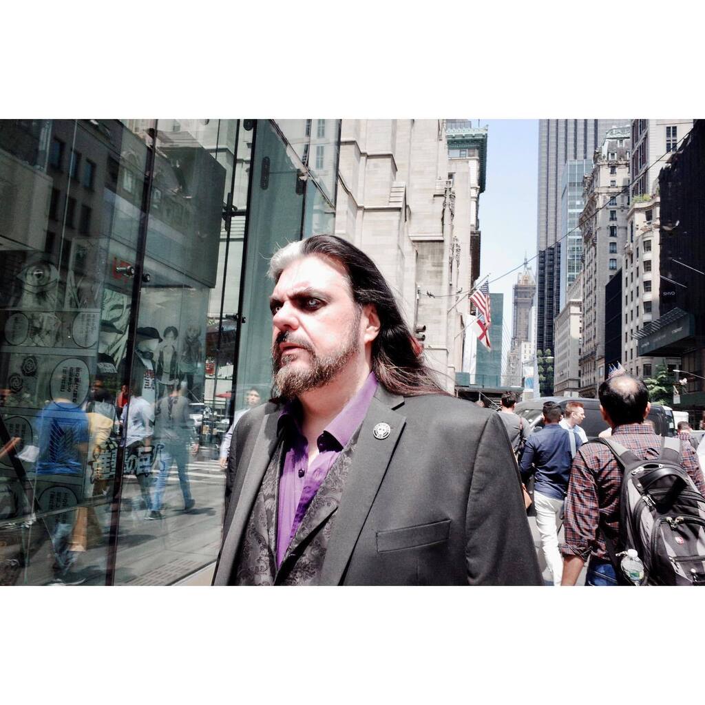 10 pix from this week. Sun is out, folks are out…

.
.
.
.
.
.
.
#ricohgr2 #streetphotography #streetphotographyinternational #nycspc #streetdreamsmag 
#newyorkcity #streetleaks #tdmmag #fromstreetswithlove #streetizm #streetphotographersfdn #myspc #… instagr.am/p/CsJIIvwOYvh/