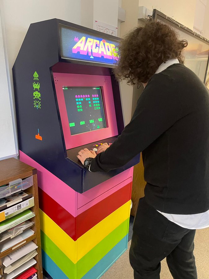 BlairgowrieComp's tweet image. #retrogaming has landed at @BlairgowrieHS! Created by Mrs Mitchell and her husband Graeme, this is the first of two #arcade machines,  which run on @Raspberry_Pi computers. #physicalcomputing #gaming #gamesdev #esports #oldskool