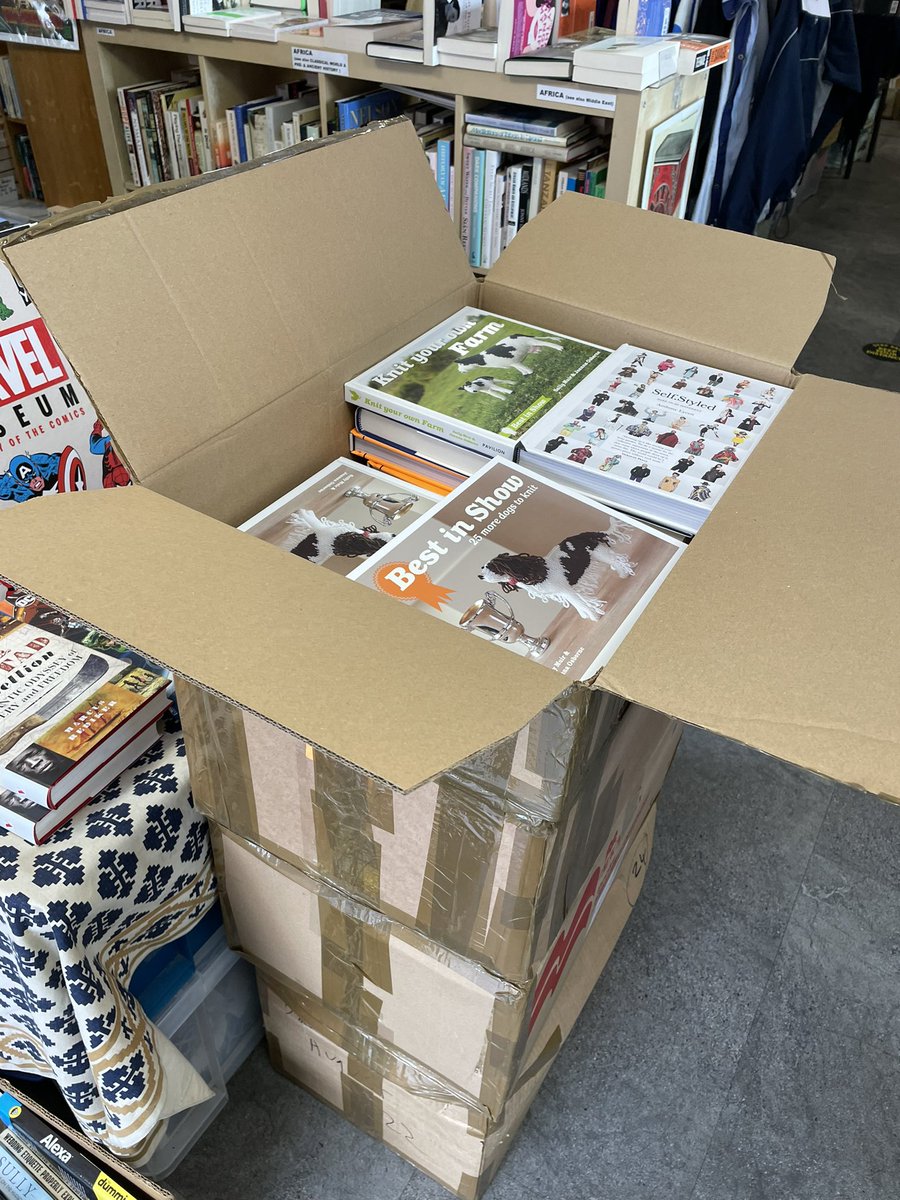 Always exciting when a delivery of New bargain books turns up all ready for the weekend #booksbooksbooks #booksatbargainprices #kelhamisland #thisiskelham #agoodread #artbooks #craftbooks #historybooks #naturalhistorybooks #cookerybooks #indiesheffield