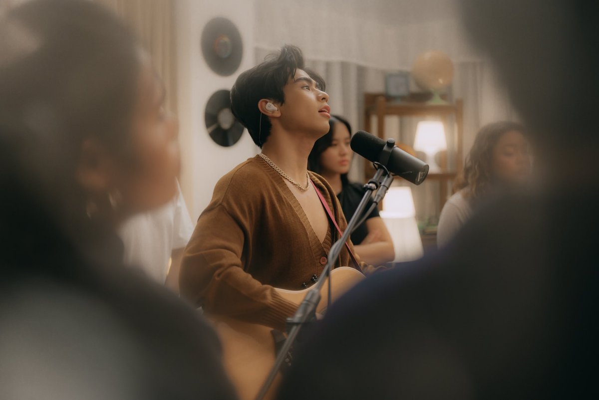 TheJuans_BAND's tweet photo. I wish you’d find the sign.

🎥 https://t.co/hiXfT3h9Pl

#TheJuansBackHomeLive https://t.co/9SiewssPjD
