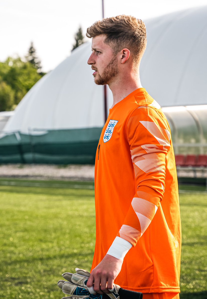 Charlie Kneath tweet media