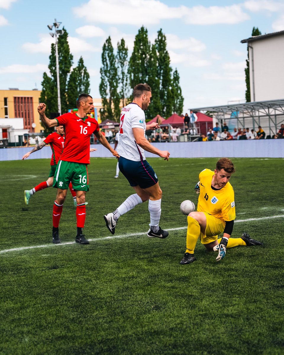 Charlie Kneath tweet media