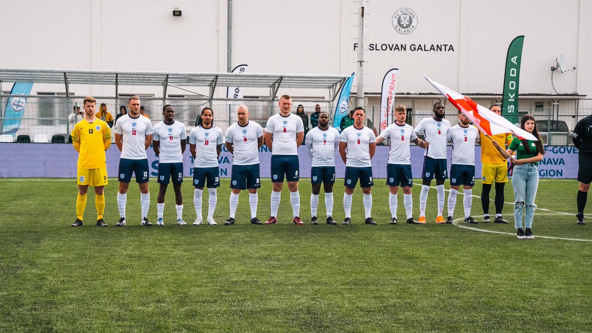 Charlie Kneath tweet media