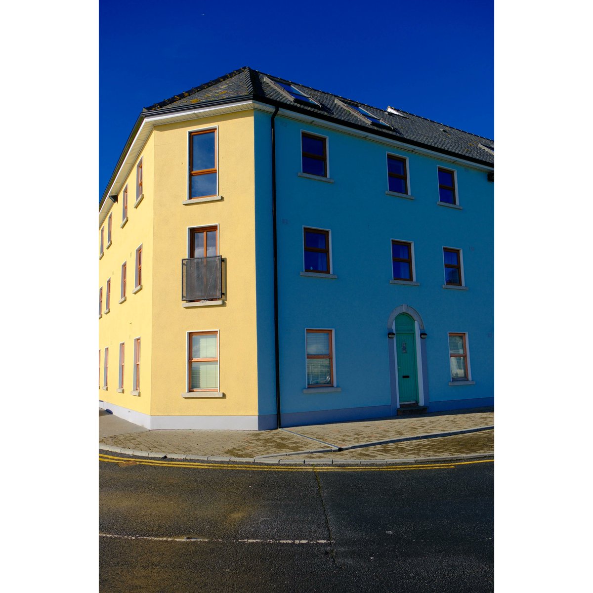 DesertPilotTrev's tweet photo. Yellow and Blue

Galway, Ireland
📷Fujifilm X-T5 - XF 18-135mm f/3.5-5.6 R LM OIS WR
📸 18mm f5.6 1/900

#photography #fujifilm #Ireland #standwithukraine https://t.co/pJfdkge3Na