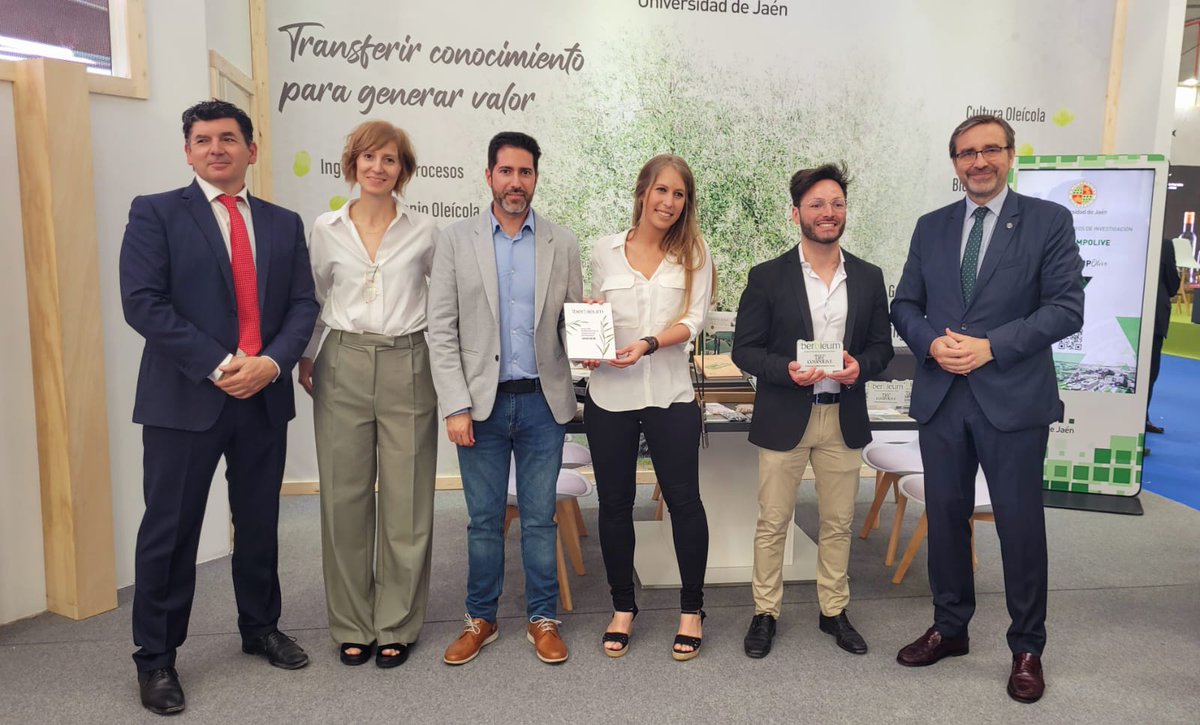 andaltec's tweet photo. 🏆 El proyecto europeo @LCompolive, liderado por Andaltec, ha sido reconocido en los Premios @IberOleum 2023, entregados esta mañana en el marco de #Expoliva.
#LIFEcomp0live #Biocomposites #EconomíaCircular https://t.co/R6a9b0vXEH