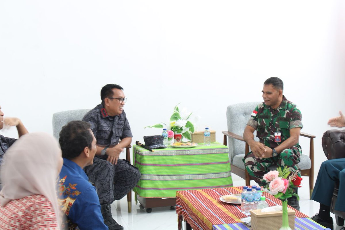 Poltek_UnhanRI's tweet photo. Politeknik Ben Mboi Unhan RI Menerima Kunjungan dari Kepala BNN Propinsi NTT

https://t.co/qM9B5ZH4RM https://t.co/CQzlGJTqol