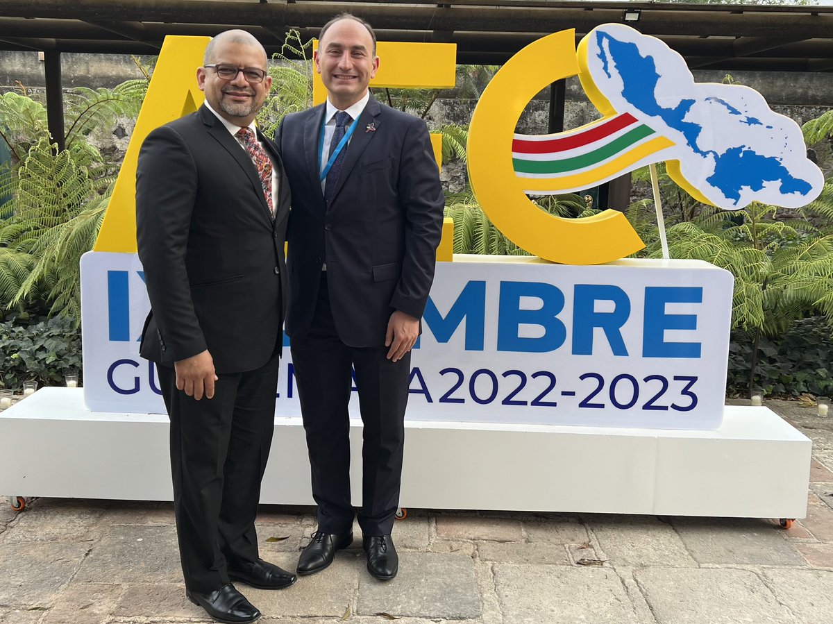 Embajador Mammad Talibov (@matalibli) on Twitter photo Un gusto conocer al Excmo Sr. <a href="/WernerVargas72/">Werner I. Vargas Torres</a>, Secretario General del <a href="/sg_sica/">SICA - Sistema de la Integración Centroamericana</a> en la #IXCumbreAEC.
Existe un importante potencial de cooperación con los países miembros con los que #Azerbaiyán ya mantiene fructíferas relaciones. <a href="/AzerbaijanMFA/">MFA Azerbaijan 🇦🇿</a> Un gusto conocer al Excmo Sr. <a href="/WernerVargas72/">Werner I. Vargas Torres</a>, Secretario General del <a href="/sg_sica/">SICA - Sistema de la Integración Centroamericana</a> en la #IXCumbreAEC.
Existe un importante potencial de cooperación con los países miembros con los que #Azerbaiyán ya mantiene fructíferas relaciones. <a href="/AzerbaijanMFA/">MFA Azerbaijan 🇦🇿</a>