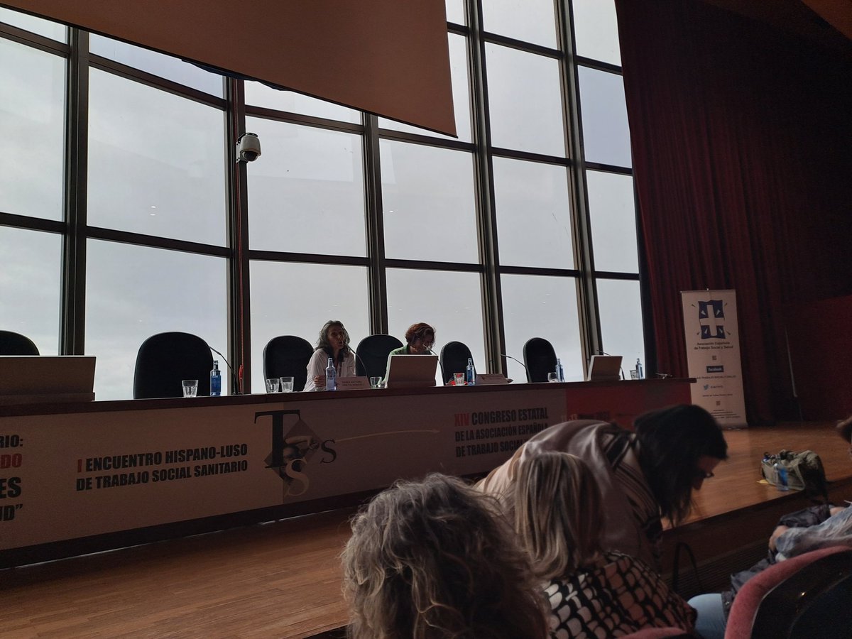 "Proceso de deconstruccion personal y profesional en el #TSS para avanzar en la lucha contra la violencia machista. Vínculos, trabajo Red, atención a la vivencia emocional y subjetividad de las mujeres que sufren violencia versus  spicofarmacos