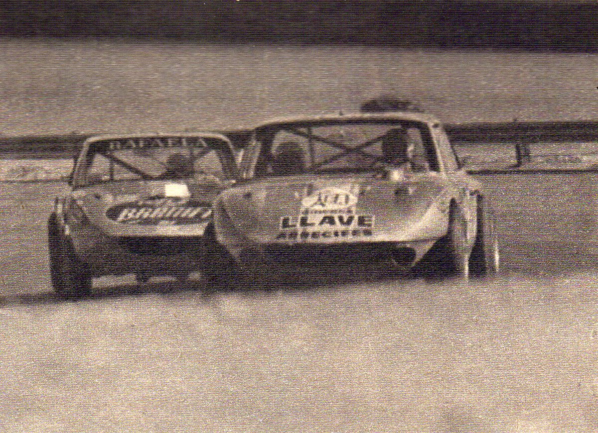 Pasiontuerca's tweet photo. 12 DE MAYO 1968: El TC se presenta en el Oscar Cabalen de Cordoba con 2 series y final a 25vts. y ve el triunfo de Eduardo Copello con Liebre II-Tornado a 158,153 kph seguido por Nasif Estefano con similar auto y 3° Luis R. Di Palma con Liebre I-Tornado #TC #Copello #Cordoba https://t.co/IUTVBNovsA
