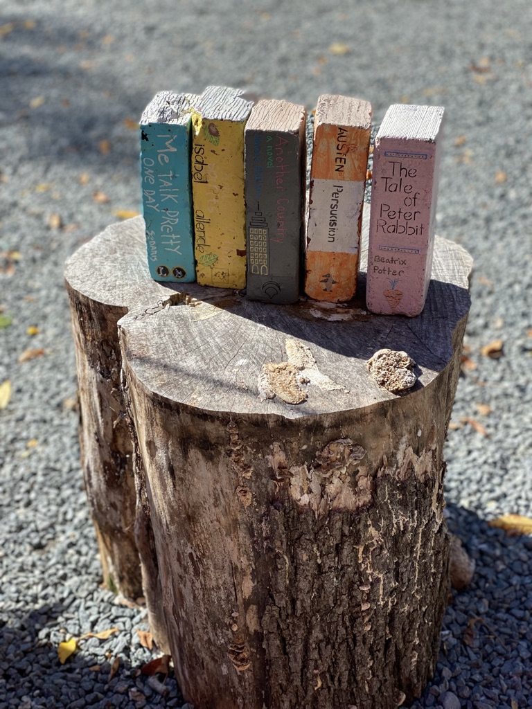 nsmithwriter's tweet photo. Such a great idea! Perhaps for your yard? #BookLover #JaneAusten #writerslife #spring #yardideas https://t.co/nrURS4s4o7