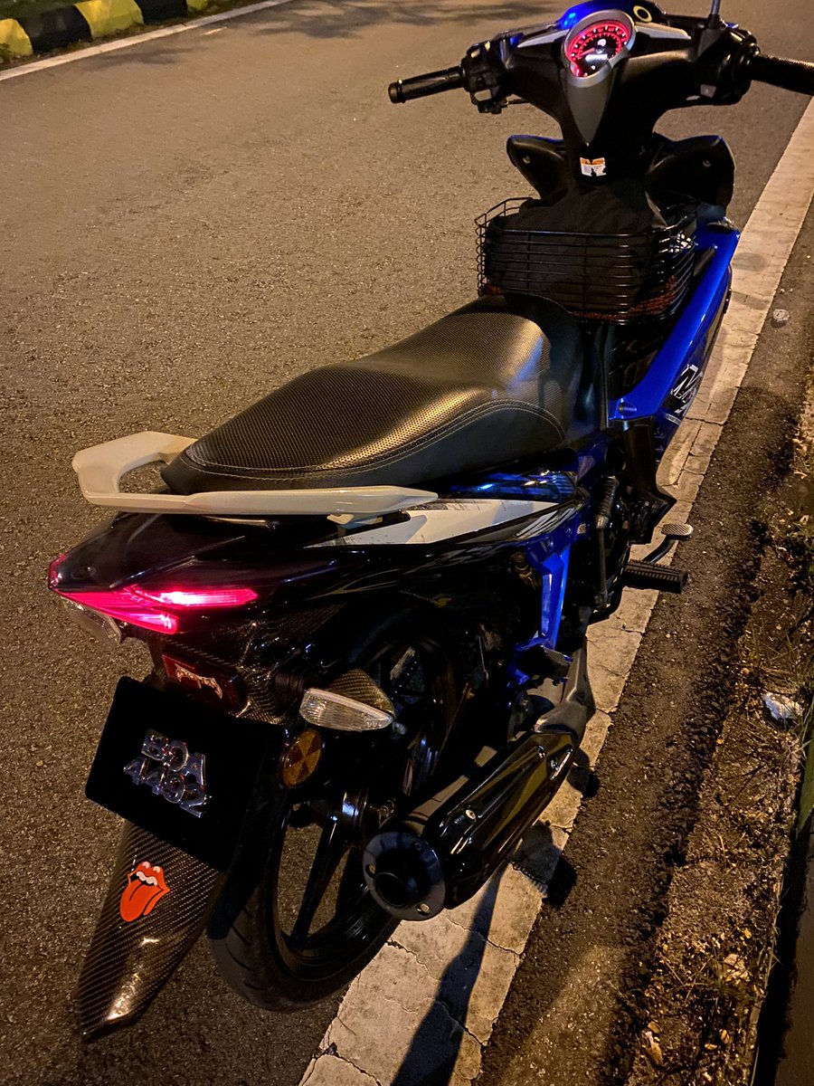 emi_469's tweet photo. Ingat storng rupenye tewas gak yg ni😔 tahu tahu jemmmm nasib umur panjang kalau tak dh bersepah atas jalan mlm tdi🥲 https://t.co/WAxeS4S0q4
